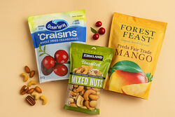 Горіхи , фрукти , ягоди , сушені фрукти