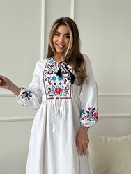 Сукня з вишивкою