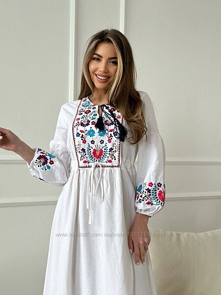 Сукня з вишивкою
