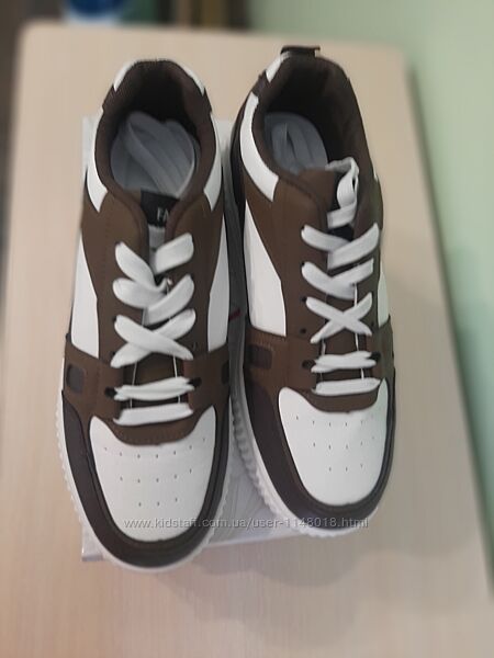 Кросівки чоловічі нові. 