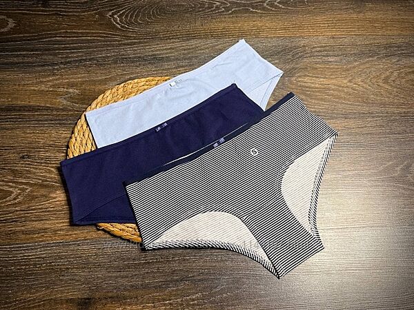 Трусики жіночі хіпстери 3шт від c&a розмір s.