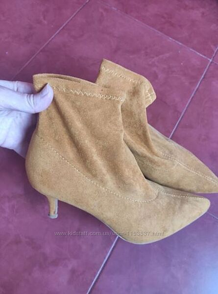 Рижі черевики ботінки