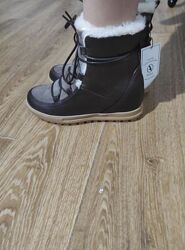 Зимові жіночі ботiнки черевики вiдомого бренду