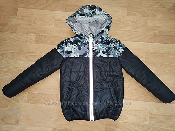 Демісезонна куртка на хлопчика 8-10 років.