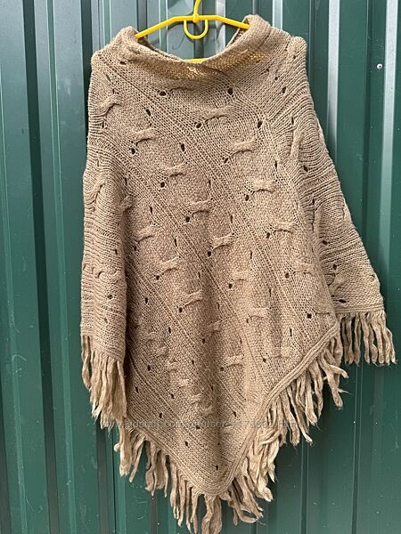 Тепле жіноче пончо