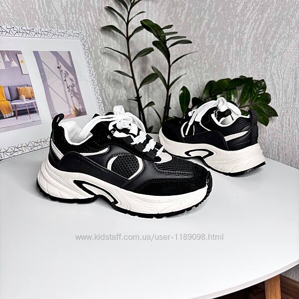 Стильні кросівки 