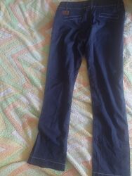Брюки темно синие.