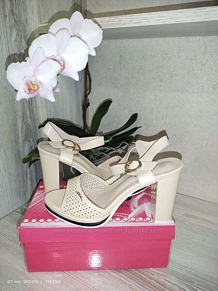 Босоніжки жіночі