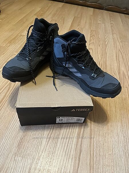 adidas зимові кросівки 