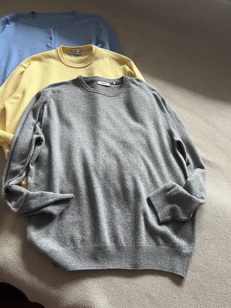 Сірий джемпер з вовни