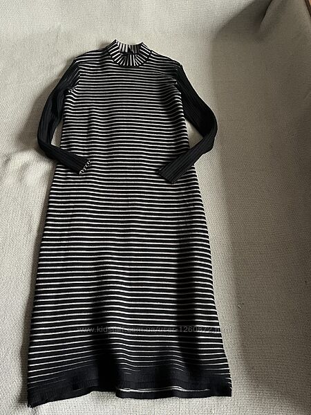 Трикотажна сукня міді