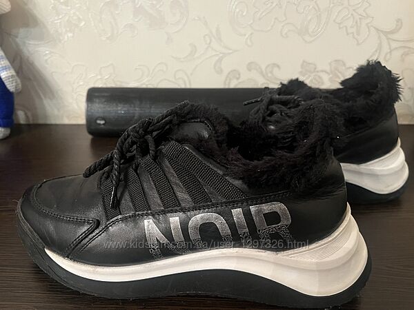 кросівки р.37-38 шкіра