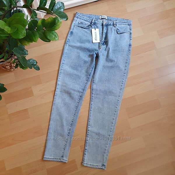 Джинси фірмові,  нові 
