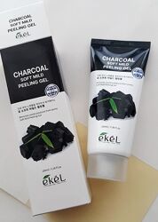 Угольный пилинг-скатка Ekel Charcoal Soft Mild Peeling GeL