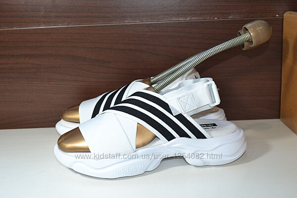 adidas magmur 38р сандалии белые оригинал