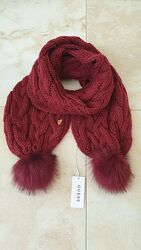 Шарф Guess. Оригінал. Новий. З помпонами. Гарний подарунок
