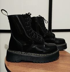 Демисезонные лаковые ботинки  Dr. Martens, по стельке 24,5 см