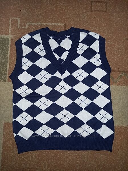 Теплая жилетка в ромб на 8-10 лет, рост 140-146 см