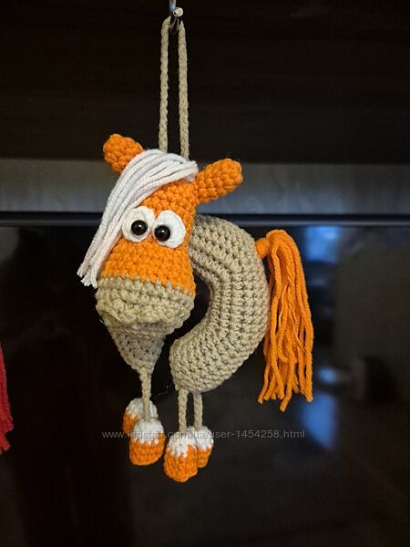 Харизматичний кінь символ нового року