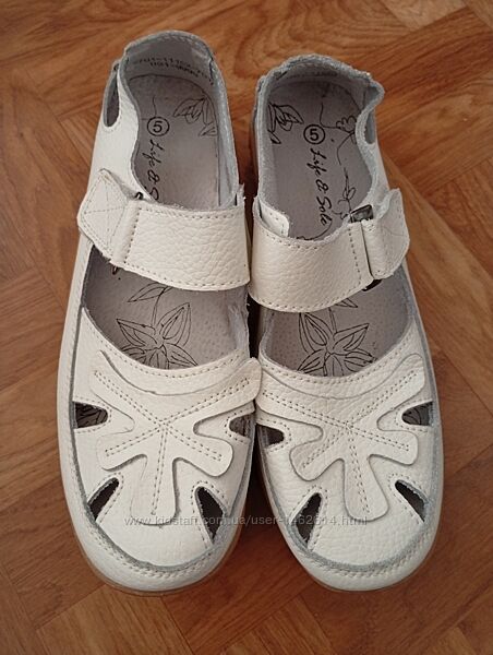 Кожаные женские туфельки .