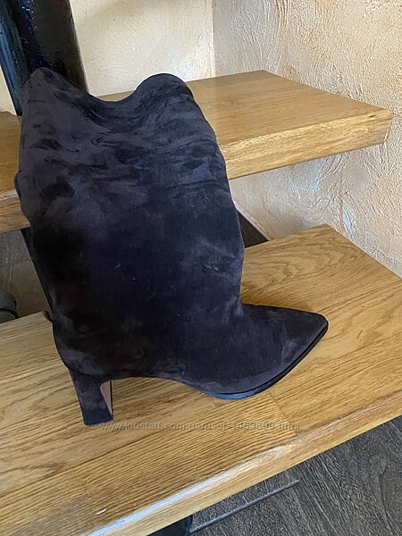 Замшеві високі чоботи 40р