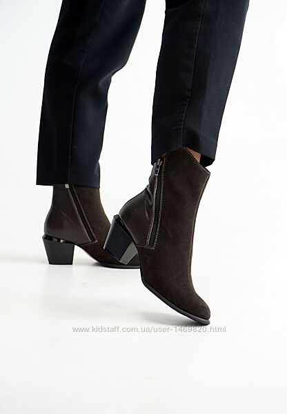 Ботинки полусапожки коричневые замша кожа  устойчивый каблук 2 молнии