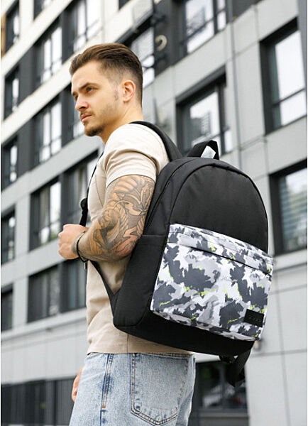 Чоловічий рюкзакчорний тканевий принт