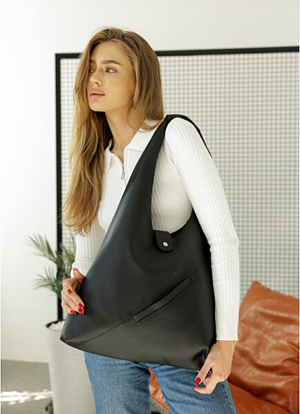 Жіноча сумка хобо M чорна