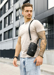 Чорна шкіряна сумка для телефону