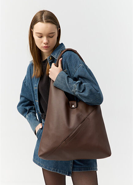 Жіноча сумка хобо M шоколадна