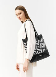 Сумка шопер чорна з принтом StriQ