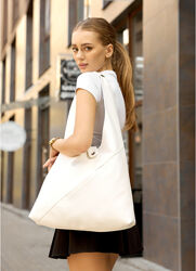 Жіноча сумка хобо M біла