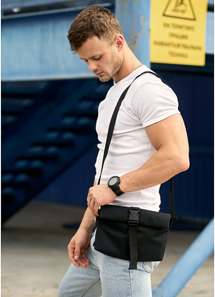 Чоловіча  сумка через плече мессенджер чорний тканевий