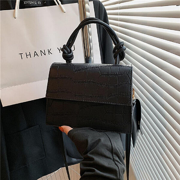 Маленька каркасна сумочка з екошкіри 74-1568A