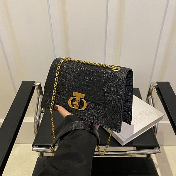 Сумочка на ланцюжку каркасна через плече 74-6536A