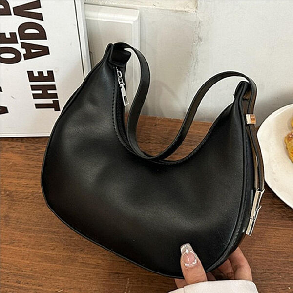 Напівкругла жіноча сумочка в еко-шкірі 74-2212A