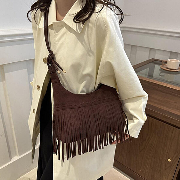 Містка замшева сумка з бахромою 72-9352DB