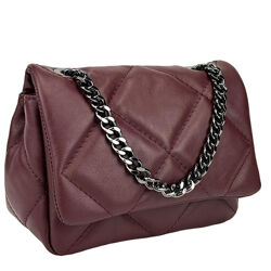 Стьобана жіноча м´яка сумочка на ланцюгу Італія 798106BO