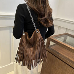 Замшева сумочка на ланцюжку з бахромою 72-8206DB