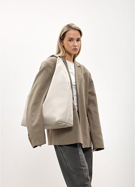 Жіноча сумка хобо світла сіра