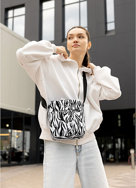 Жіноча сумка через плече мессенджер чорний принт зебра