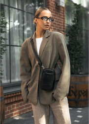 Чорна шкіряна жіноча сумка для телефону