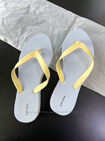 Кльові шльопанці/ вєтнамки & Other Stories