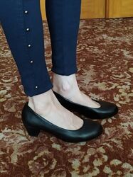 Класичні жіночі туфлі