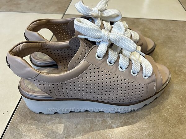 Босоніжки жіночі шкіряні