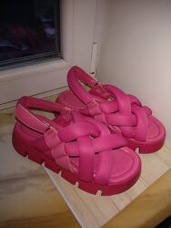 Босоножки женские дутые текстильные розовые 38