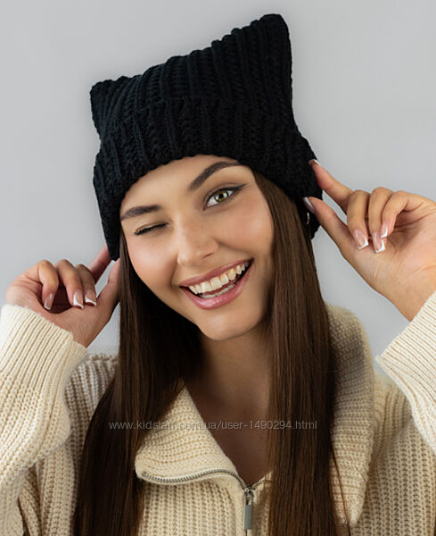 Шапка женская с отворотом черная Китти размер 56-59