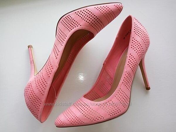 Стильные туфли на удобном каблуке лодочки замшевые с перфорацией розовые