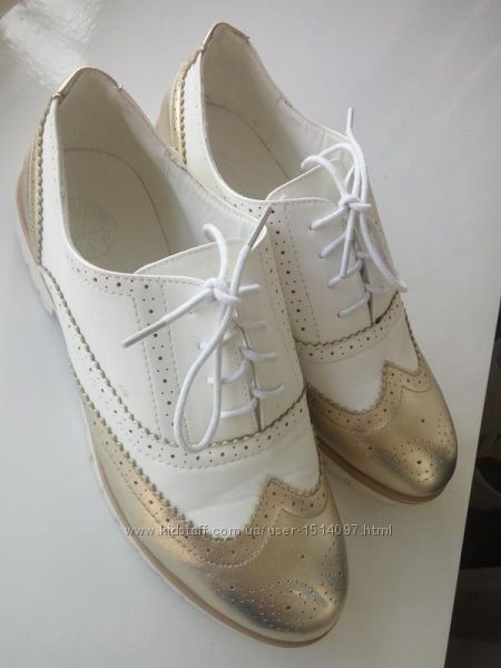 Новые женские туфли с перфорацией на низком ходу