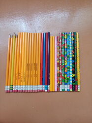 Продам 30 простих олівців
